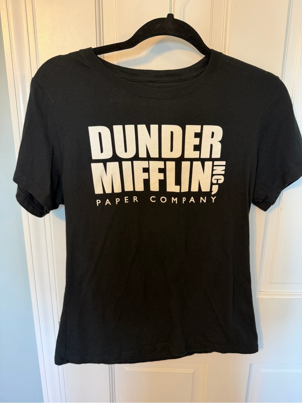 Dunder Mifflin Women’s Black Graphic Tee Medium